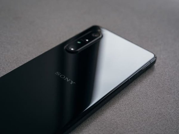 Comment programmer des réponses automatiques à des SMS spécifiques sur un Sony Xperia 10 II?